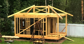 Сарай из бруса 100х100 в Нижневартовске - строительство под ключ | zar.stroy от 41460 руб.